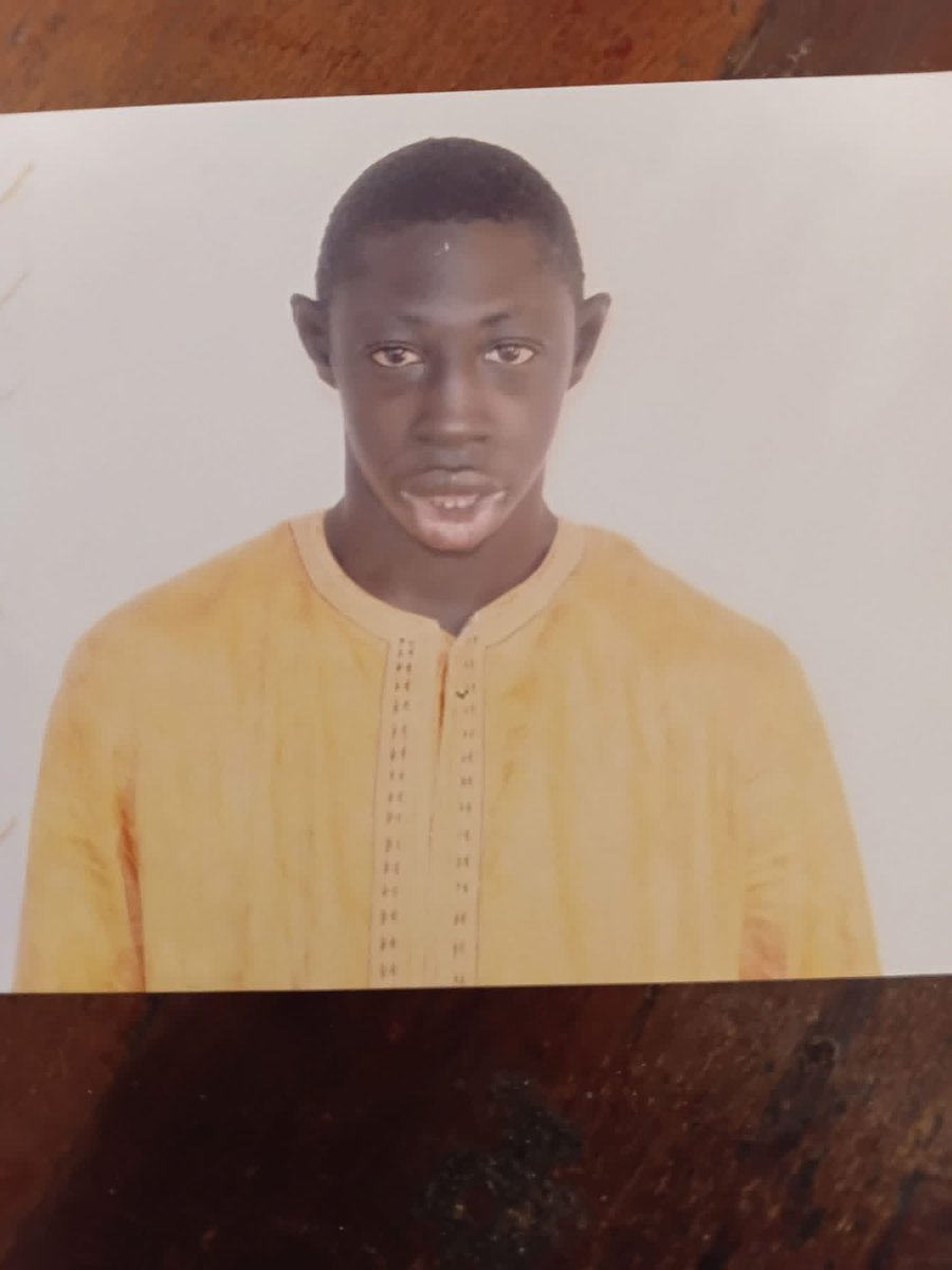 PalatyrDiouf1's tweet photo. 🚨 AVIS DE RECHERCHE 🚨

Nous sommes à la recherche de Papa Ngagne Ndoye, aperçu pour la dernière fois à Kounoune, le dimanche 26 juillet 2026.

🙏 Toute personne qui l’aurait vu ou qui aurait des informations permettant de le retrouver est priée de contacter l’un des numéros suivants :

📞 77 509 57 90
📞 70 313 22 96

Merci de partager largement cet avis afin de faciliter les recherches.