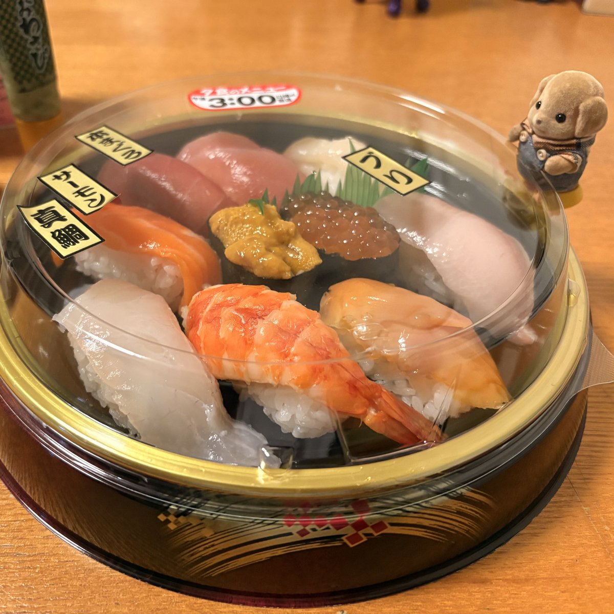 kyonoMaigo's tweet photo. 昨日は、豪華な寿司ディナーまいご！
つい貼っちゃう新ネイル
#今日のまいご
#シルバニア
#シル活 https://t.co/cTf1sWrrHD