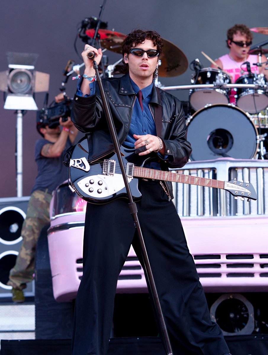 lrhsources's tweet photo. HQ pictures of Luke today! 🤤

📸 Joshua Applegate | Getty Images 
#EASLolla #LollapaloozaIsAStar #LollaSOS #Lollapalooza2026 #5SOSPalooza #EASTour https://t.co/dCJLZVBgq8