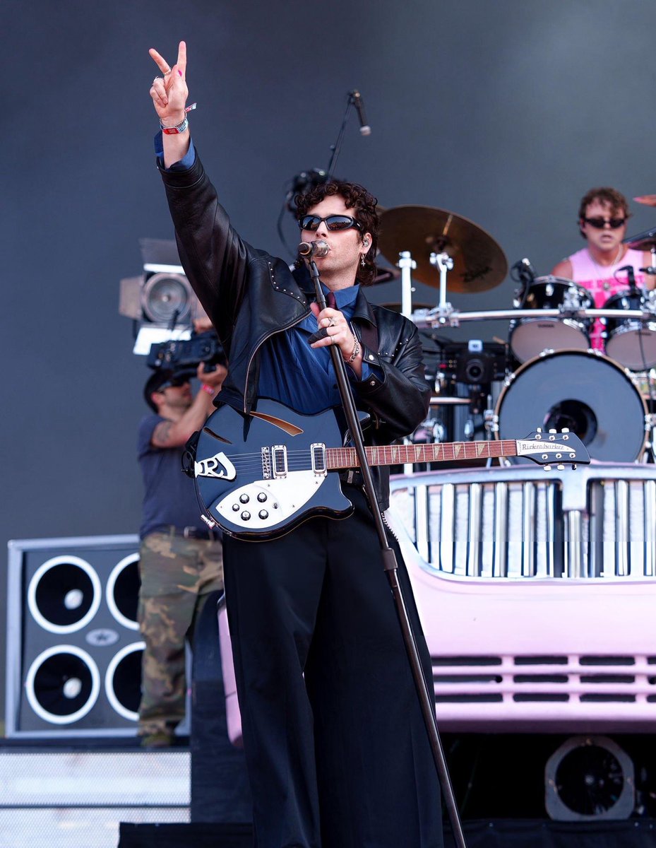 lrhsources's tweet photo. HQ pictures of Luke today! 🤤

📸 Joshua Applegate | Getty Images 
#EASLolla #LollapaloozaIsAStar #LollaSOS #Lollapalooza2026 #5SOSPalooza #EASTour https://t.co/dCJLZVBgq8
