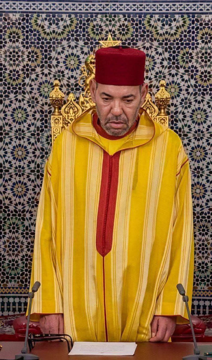 hocine_blida90's tweet photo. كلام حلال✔️ 
✍️...لا يهرب الإنسان من وطنه🇲🇦إلا عندما يشعر أن الكرامة أصبحت أثمن من البقاء،ويرى كثيرون أن ما يدفع بعض المغاربةإلى الهجرة ليس فقط ضيق العيش،بل أيضًا شعورهم بالذل والخضوع،والعبوديةحتى أصبح الحديث عن الركوع وتقبيل الأيدي رمزًا لثقافة يرفضها من يبحث عن الكرامةوالحرية✌ https://t.co/34MLa8wzY1