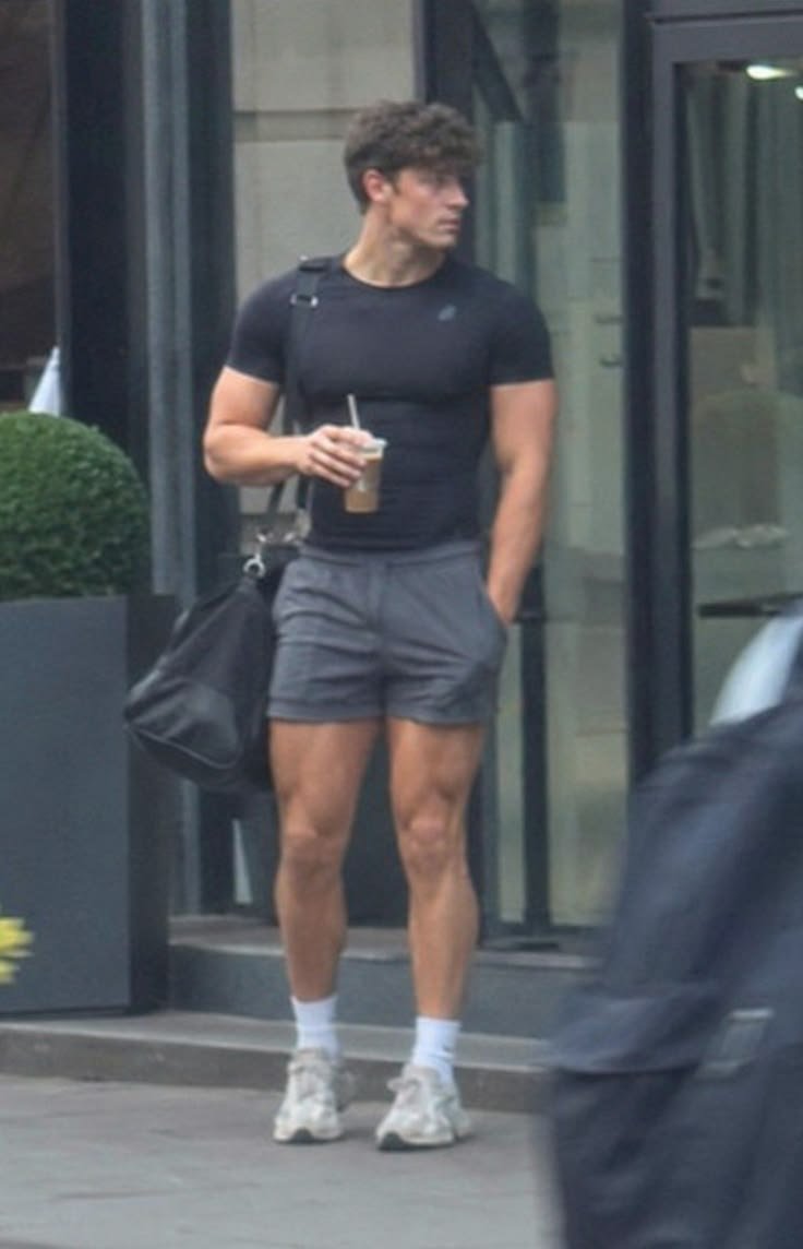 bronzeageboyy's tweet photo. > leave gym, sexual tension at 1000%
> monster pump, walking w/ ILS, pure alpha predator
> run into a 6'4 Chad outside: 3D delts, steel jaw
> my aura evaporates instantly
> squeeze against the wall to let him pass, stuttering
> tfw I am the prey https://t.co/mRXqlur3Ds