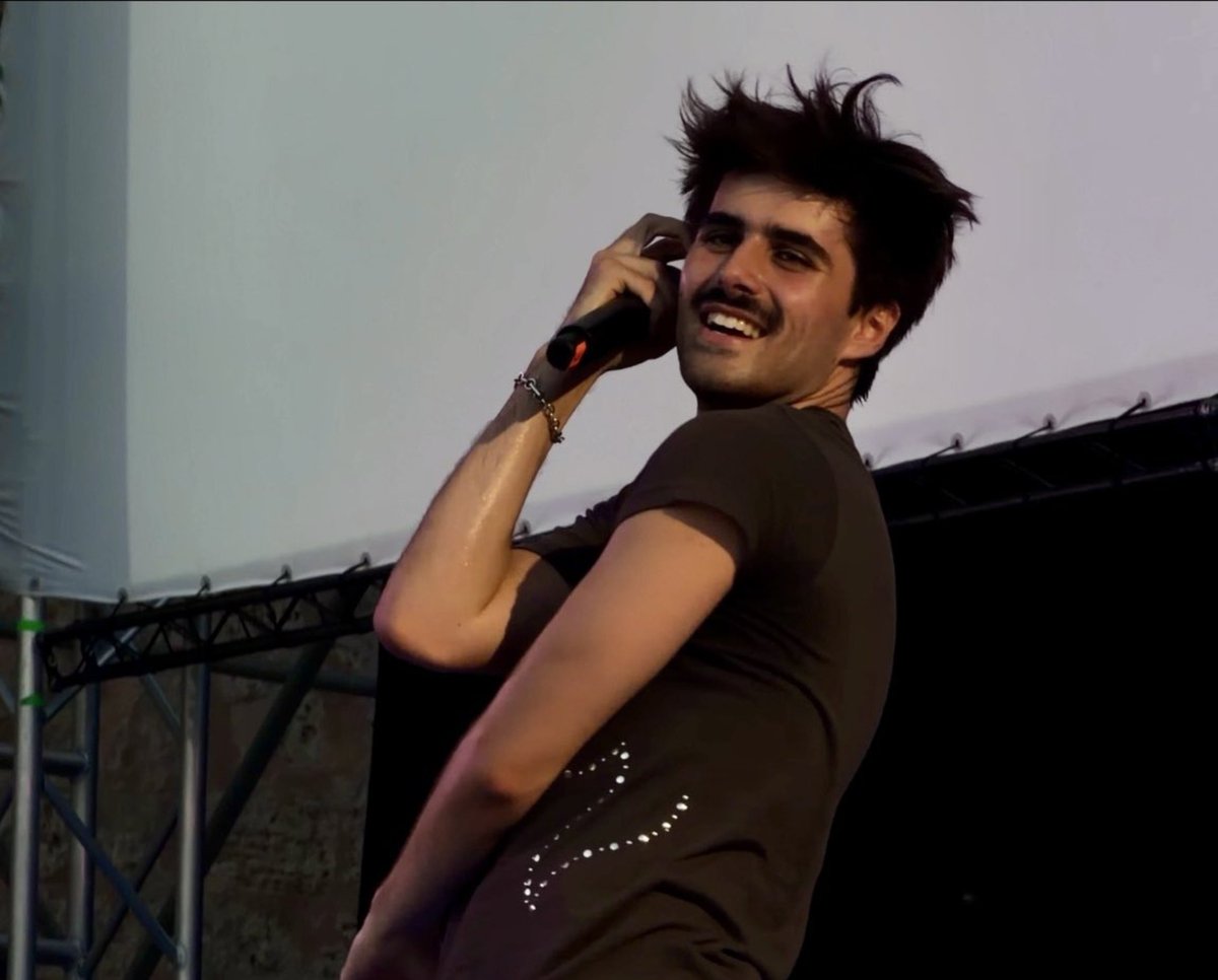 _guiltyasin's tweet photo. esa sonrisa que solo se logra cuando estás cumpliendo un sueño. Te amo Martin https://t.co/V3fbJDXAqQ