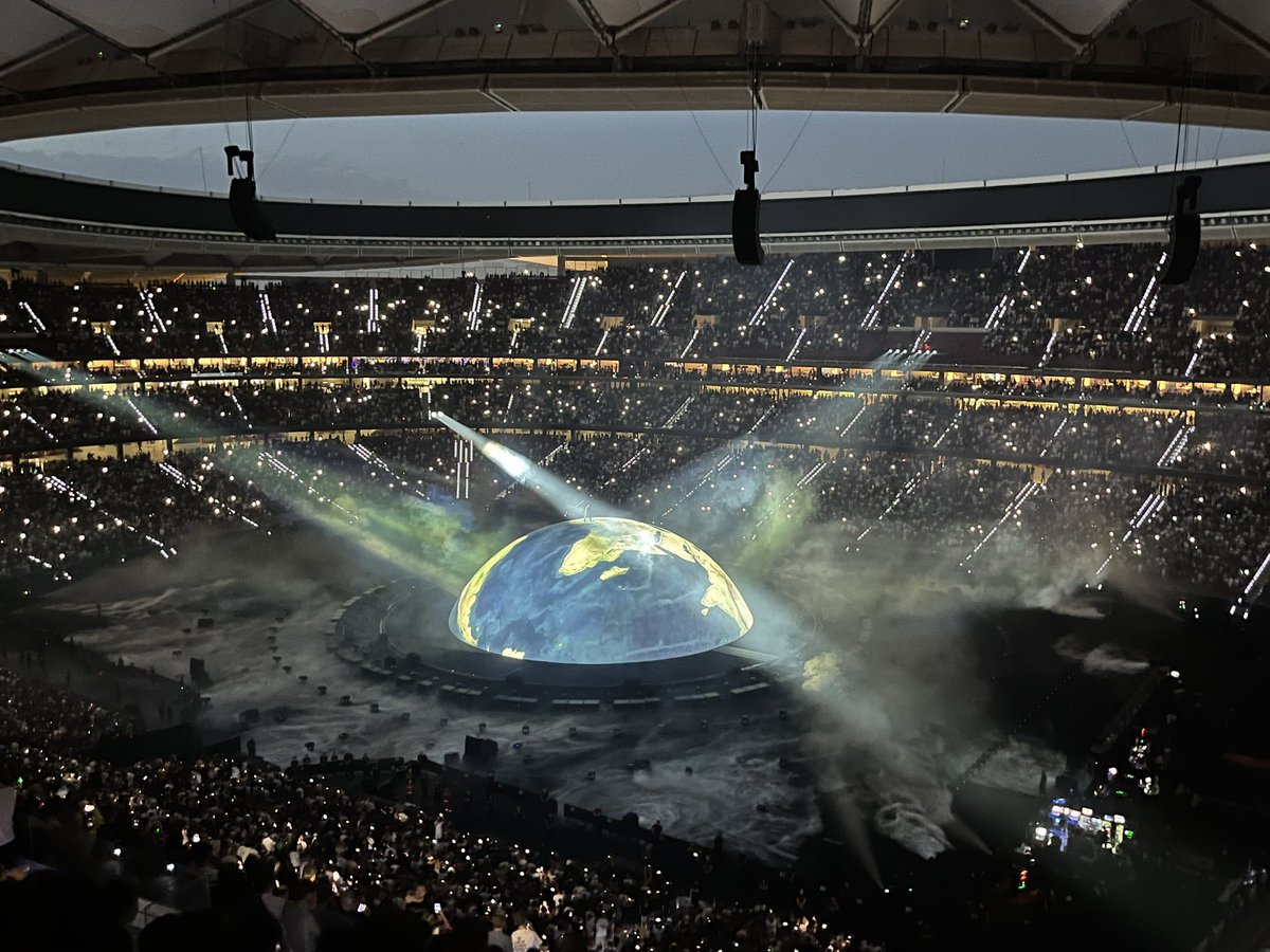 vladmaneaaa's tweet photo. peak experience, peak concert, peak life https://t.co/cNGRNsHLKv