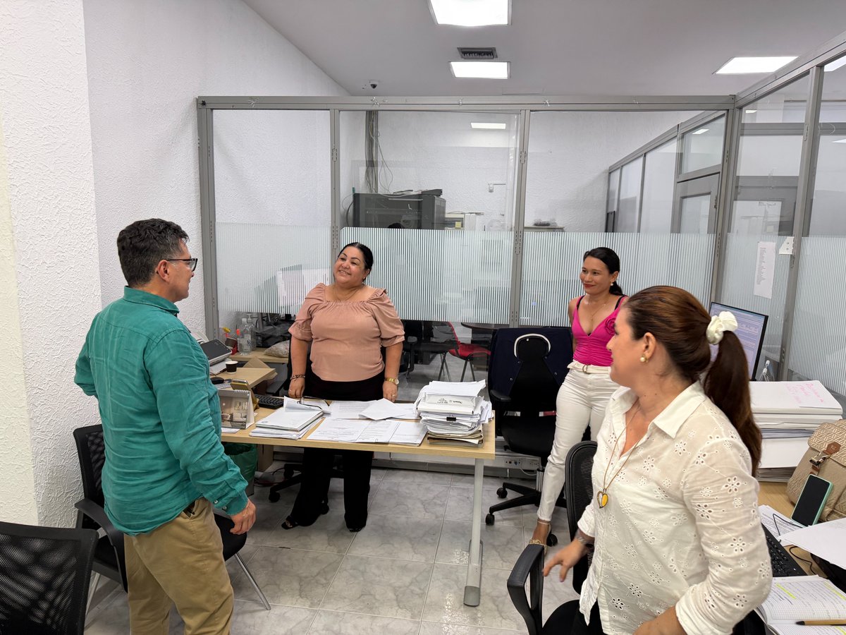 Supernotariado's tweet photo. El compromiso con un mejor servicio se construye desde cada territorio.

Durante su visita al departamento del Atlántico, nuestro superintendente, Ricardo Agudelo Sedano, estuvo en la Oficina de Registro de Instrumentos Públicos de Soledad. Desde allí, reafirmó la importancia del trabajo conjunto con los servidores de la entidad para consolidar procesos más ágiles, fortalecer la gestión institucional y seguir garantizando seguridad jurídica. 🤝