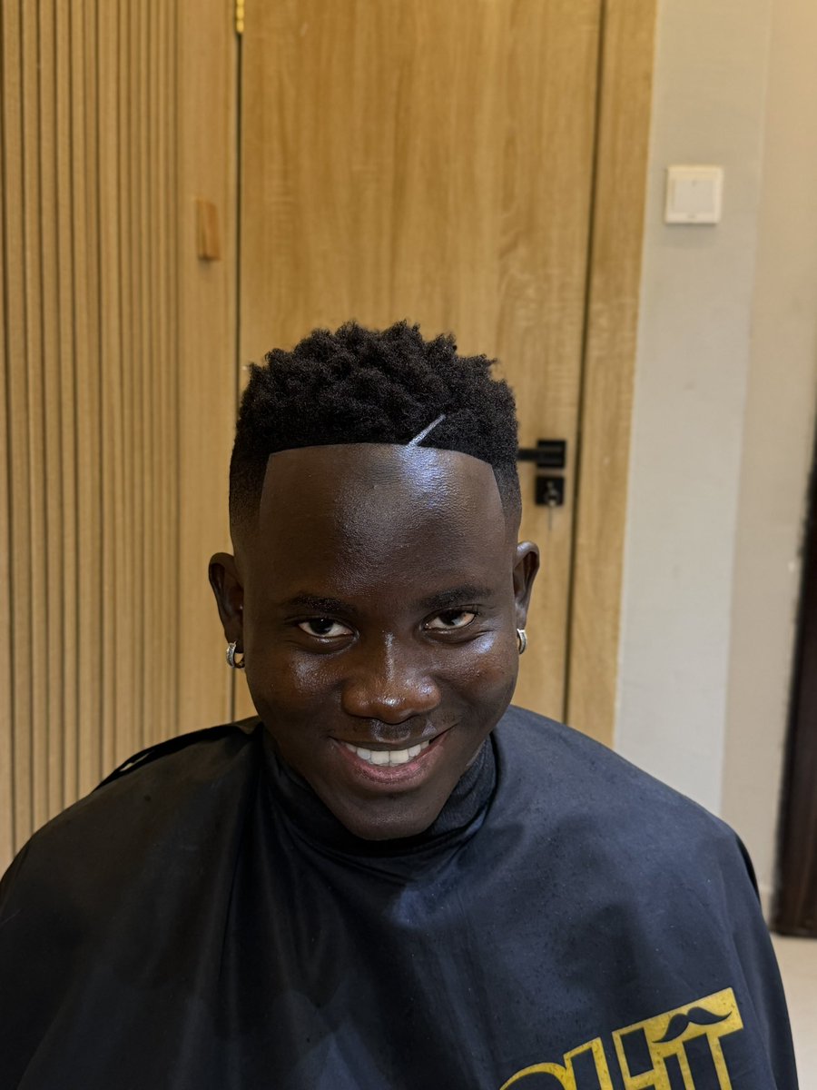 Gilmoorre's tweet photo. What did you say about my Hairline again 🌚🫵 https://t.co/MaTSMex903
