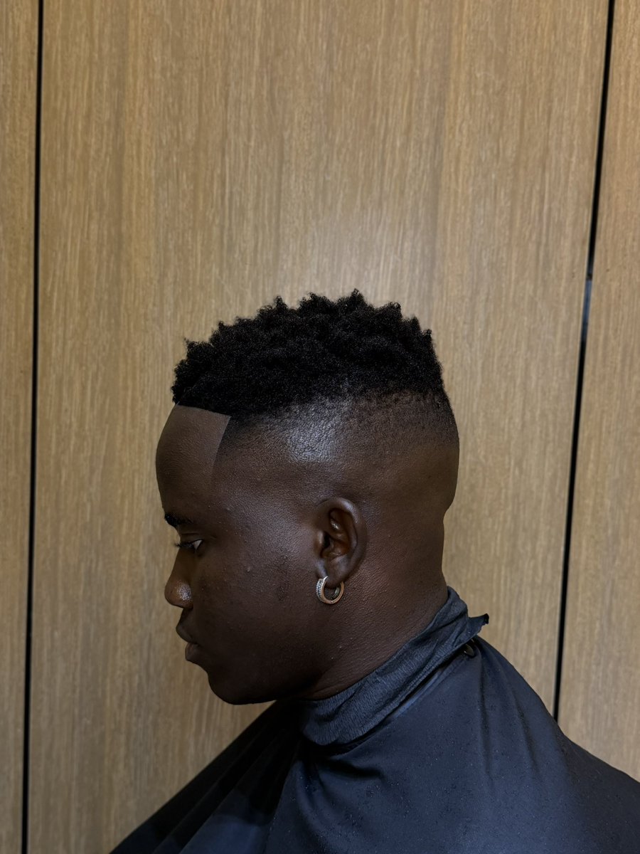 Gilmoorre's tweet photo. What did you say about my Hairline again 🌚🫵 https://t.co/MaTSMex903