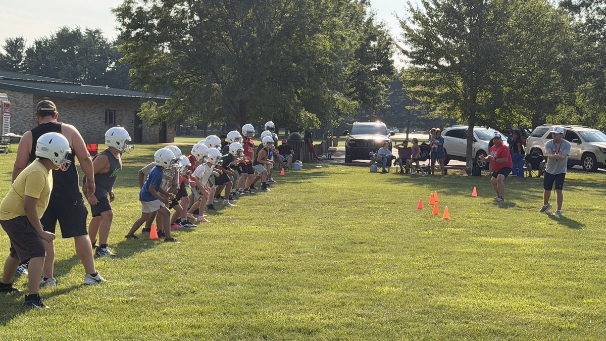 GHSRedHawksFB's tweet photo. A beautiful sight… when ALL levels of the program come together and are in alignment!
- Varsity Team and Staff
- Junior High Team and Staff
- JFL Team and Staff
Camp -> Parade -> Start of season!
A GOOD football community, all working together #ASONE
#WeAreGoshen https://t.co/EVGEjH0J0L