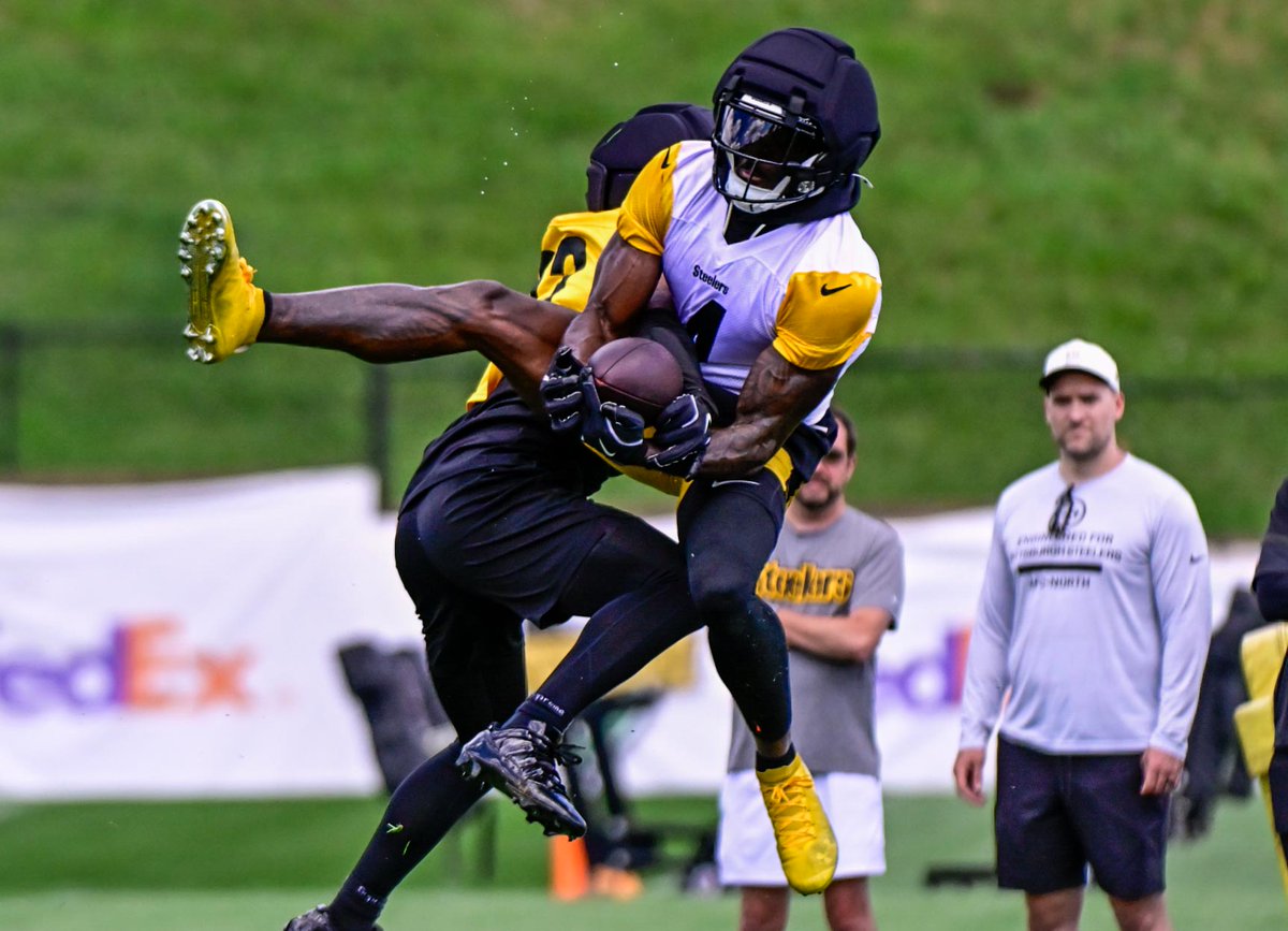 ASaunders_PGH's tweet photo. Oh my goodness, @ThompsonFoto12 got all of this one. https://t.co/z1lpB4OXip