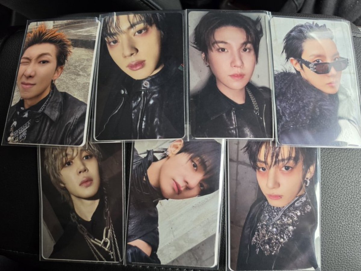 winnttaebear's tweet photo. BTS North America USA Album Lucky Draw Photocard https://t.co/7bofZ0Jnfb
