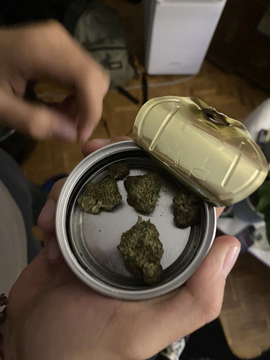 TonyR0quai's tweet photo. Le packaging des dealers évolue https://t.co/6VAsR1k1Ky
