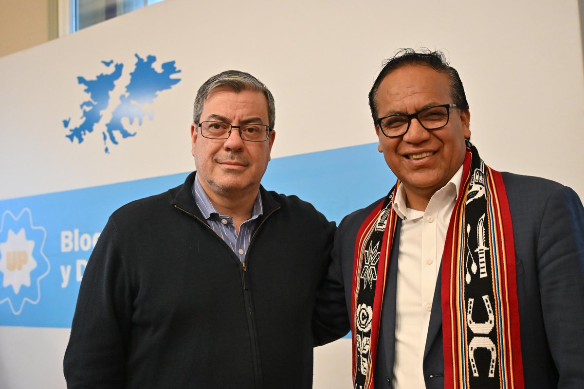 gerpmartinez's tweet photo. Valioso encuentro con el ex candidato presidencial del Perú, @RobertoSanchP.

Intercambio y análisis de la realidad   política - social de nuestra región, marcada por el avance de las derechas. 

Es clave seguir profundizando la unidad regional en defensa de la democracia y el bienestar de los pueblos latinoamericanos.