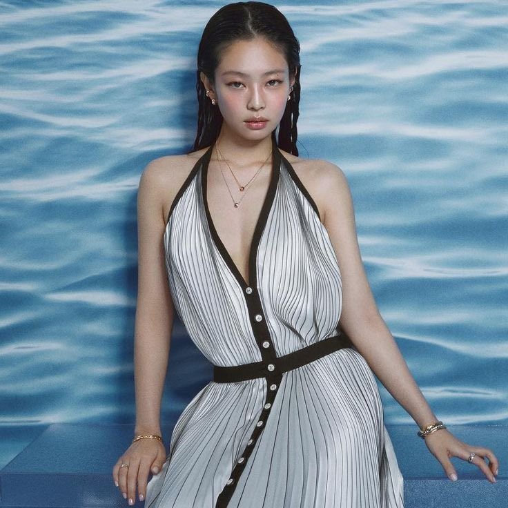 PinKpop_insider's tweet photo. #BTS (6) is currently the K-Pop act with the most songs in the Top 100 on Spotify Global Chart surpassing JENNIE (1 solo song + 2 collabs = 3). https://t.co/2rvXqiheft