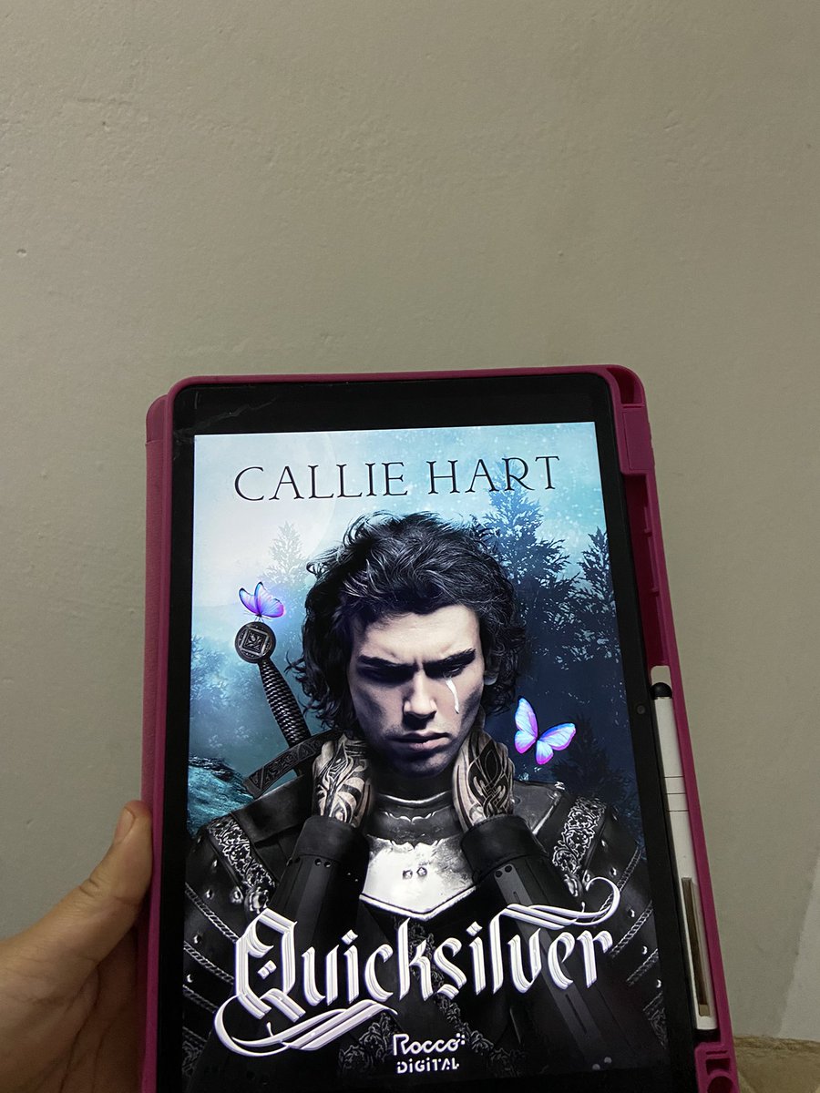beatriizcoment's tweet photo. Finalmente eu vou ler quicksilver, me prometeram um gostoso nesse livro https://t.co/a45YWquR6R