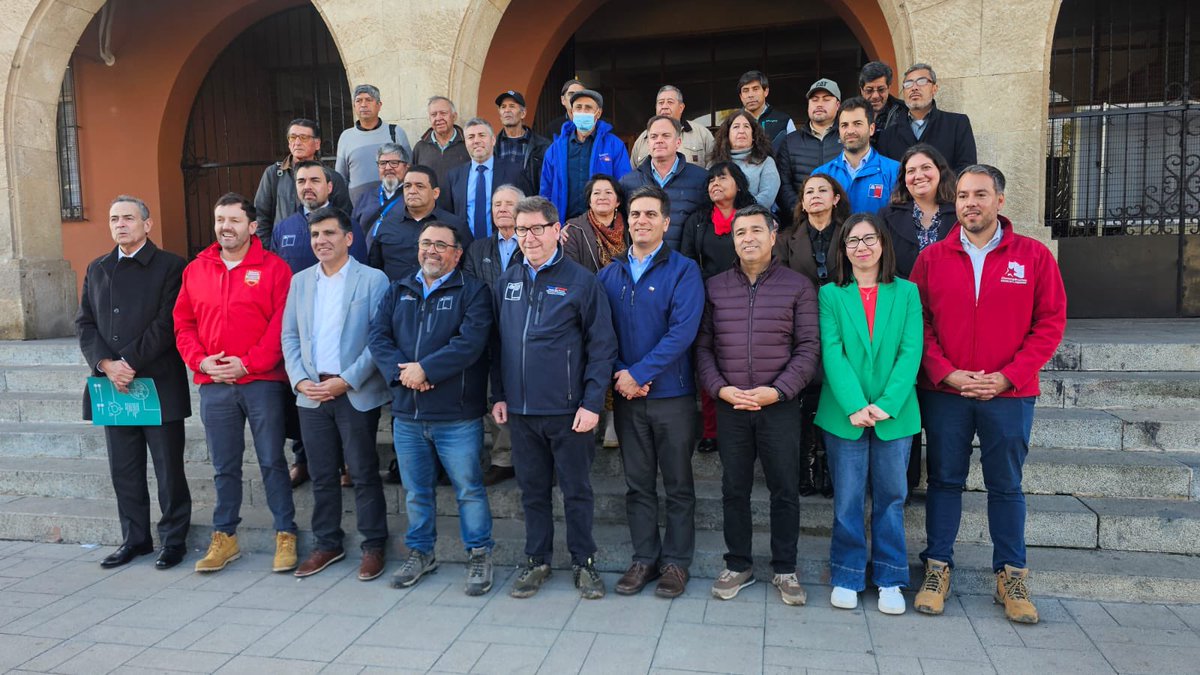 DanielMasValdes's tweet photo. Hola Diputada. La visita a mi querida Región de Coquimbo fue intensa, partimos en las Cabañas Florencia, que fueron las primeras en ser catastradas por el Ministerio de Economía a través de Sernatur, con la ficha FEEC; Lanzamos el Plan Minería en Marcha junto a los pequeños mineros de la región y parlamentarios de distintos sectores; y organizamos y ejecutamos los trabajos de limpieza de la playa de Av. del Mar de La Serena. Estamos comprometidos y trabajando por apoyar y proteger a los damnificados, en terreno, como corresponde. ¿Y usted? ¿O solo Twitter?