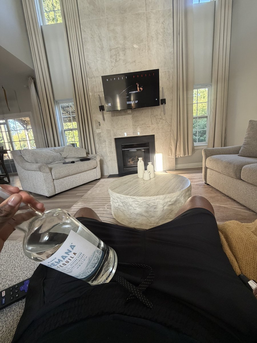 cecedabarber's tweet photo. my mom work hard everyday to provide this comfortable life I live, I’d be damned if ion return da favor when im rich off barbering https://t.co/W0Qd1ghFF9