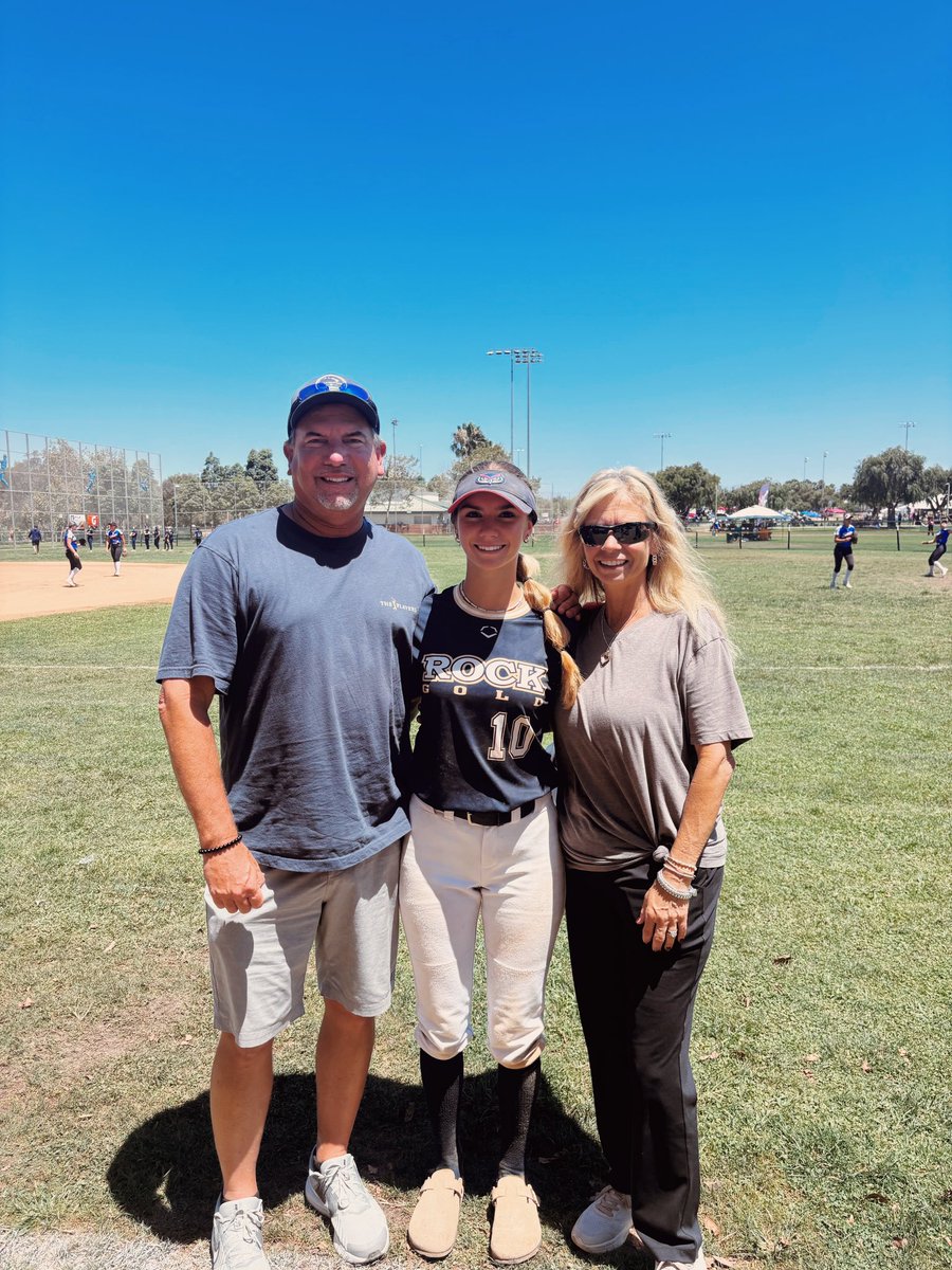 BasenSam's tweet photo. Played my last travel ball tournament in California. So proud of my girls competing until the very end! Big thank you to my parents for always supporting me in the stands❤️ So excited for my next chapter with @FAUSoftball!! https://t.co/9lNibmqEKj