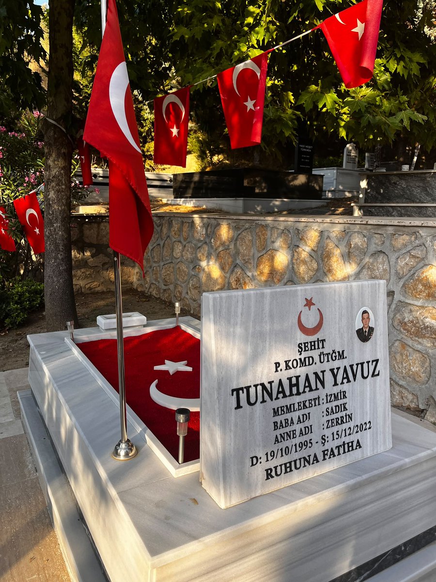 aslan1subay's tweet photo. Bu amansız boğuşmada öldü bizim yarımız, ya siz nasıl yaşadınız ? Bizim kanımız, size şarap oldu sanki şehit canımız...
-Hüseyin Nihal Atsız
#şehittunahanyavuz https://t.co/wxYU9VmFWL