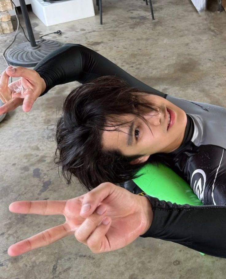 mypawatspace's tweet photo. Day 212/365
sending lots of good luck and positive energy your way 🤍🏍️
may today be filled with smooth rides and great moments 🖤✨
take care, stay safe, and have a beautiful day ahead 🥺☀️

#ohmpawat #ยิ้ม5พันของโอมภวัต
#โอมภวัต
@ohmpawatt https://t.co/dm33Utsk8o