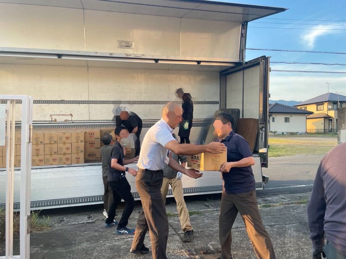 KatsuragiTown's tweet photo. 熊本地震の被災地支援として
かつらぎ町から備蓄飲料水7,200本（500ml）を発送しました 🚚

（公社）和歌山県トラック協会のご協力のもと、昨日夜(7月30日)に出発し、本日(7月31日)八代市（古賀市役所経由）へお届けする予定です。 https://t.co/XE0MQsWVN7