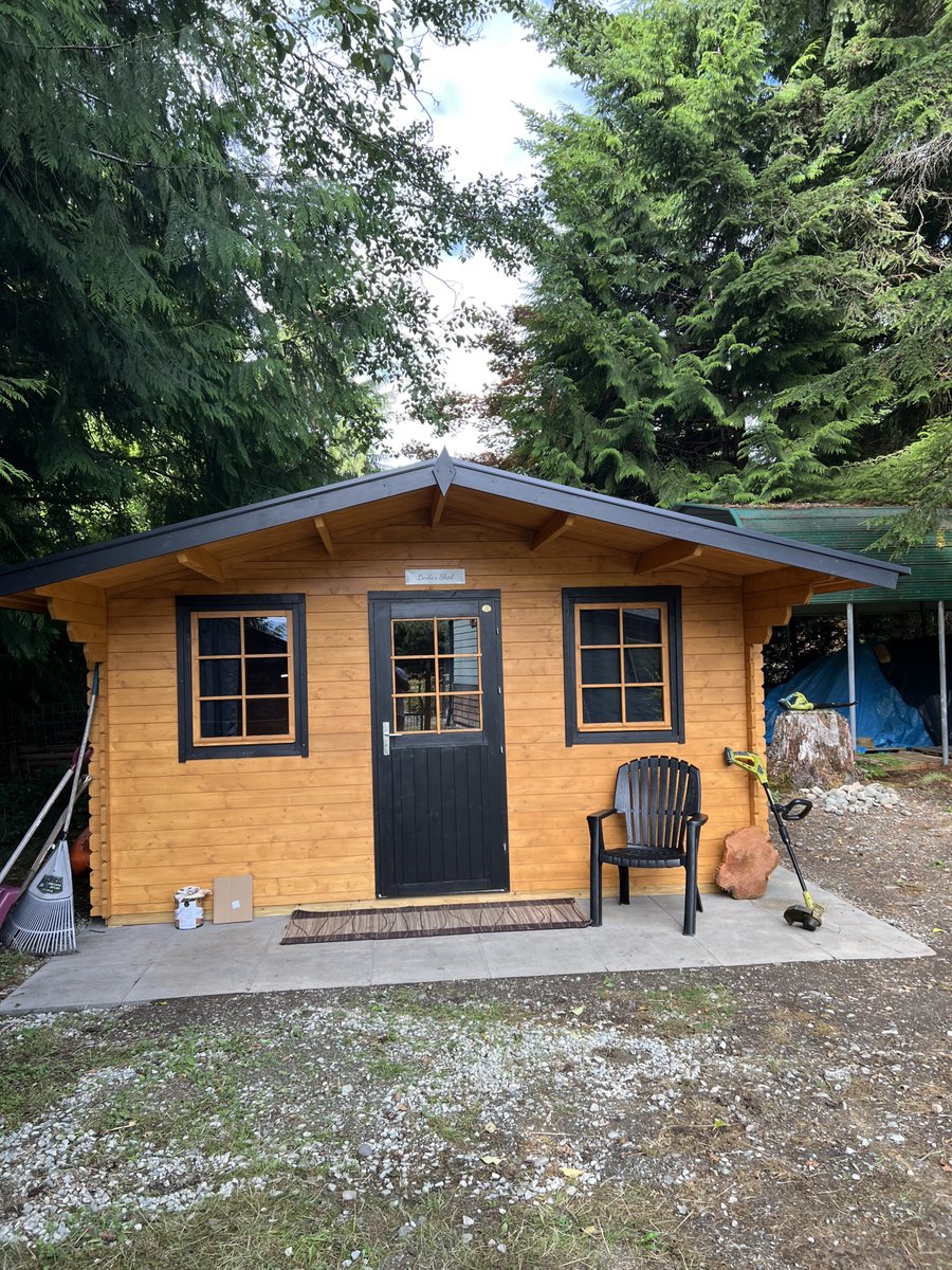 trader_medic's tweet photo. What a beautiful time to be alive.
This is Linda’s Shed,  our backyard bunkie turned full trading command centre. Golden wood, black trim, forest all around, and inside… multi-monitor setups running live charts while the trees watch through the window.

No commute. No noise. Just pure focus, fresh air, and the markets.

Grateful for days like this.

#TraderMedic #TradingLife #HomeOffice #CabinOffice #DayTrading #OptionsTrading #SPY #QQQ #WorkFromHome #BeautifulTimeToBeAlive