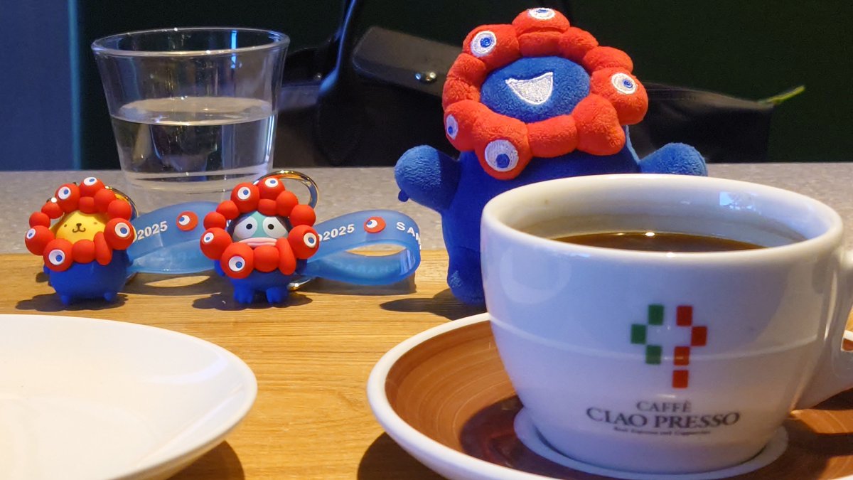HIRO_JO3WGV's tweet photo. It's coffee time. ☕
#cafeciaopresso #boiledegg 🥚
#caffeamericano #buttertoast 🍞
A day that starts with a cup of coffee ...
Together with Myakumyaku.❤💙(*´∀`)/
ミャクミャクポムポムプリンとミャクミャクハンギョドン❤💙
もっちりミャクミャク(立ミニ❤💙)と😉 https://t.co/BWsHEEFedy