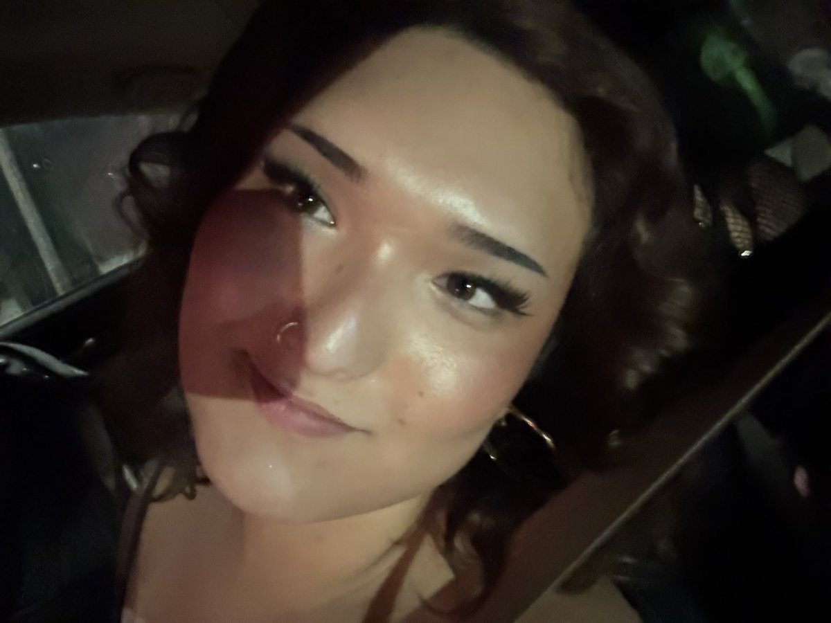 bimbogirl69's tweet photo. Bitch… petal https://t.co/VQiOItDEgz