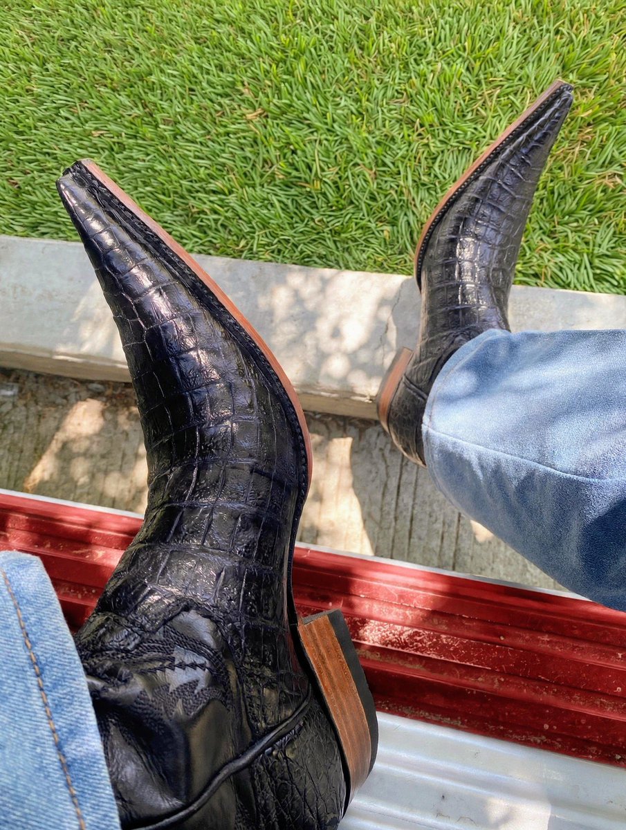 m_barajas's tweet photo. Vale verch , cuando te pones botas y va a llover ☔⚡💦😂 https://t.co/Py3Em5Ot63