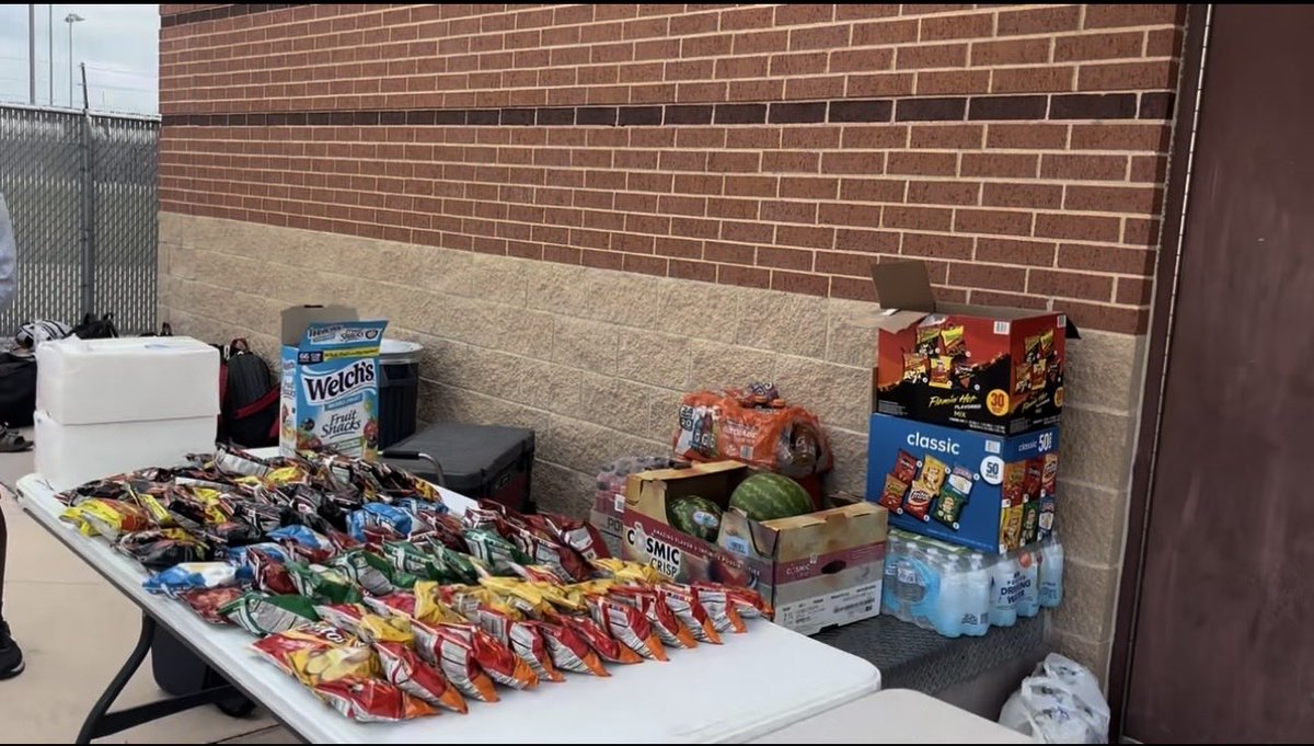 Coach_Hughes2's tweet photo. A huge thank you to all of our parents who donated, cooked, and served at todayโs cookout. Your support helps make our program special. We truly appreciate everything you do! Fall camp starts on Monday! Canโt wait to get started!!
#RocketPride๐ x #ProtectTheTradition๐ https://t.co/EcqUUBCmPh