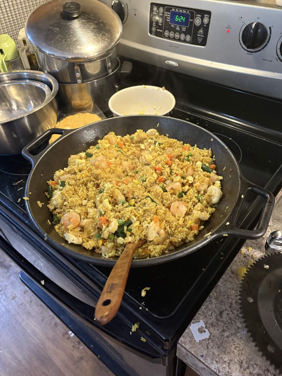 Alloreyagain's tweet photo. #unbeatabletwt #quaverlingshrimpfriedricetwt i made some shrimp fried rice https://t.co/icKIJdPgRW