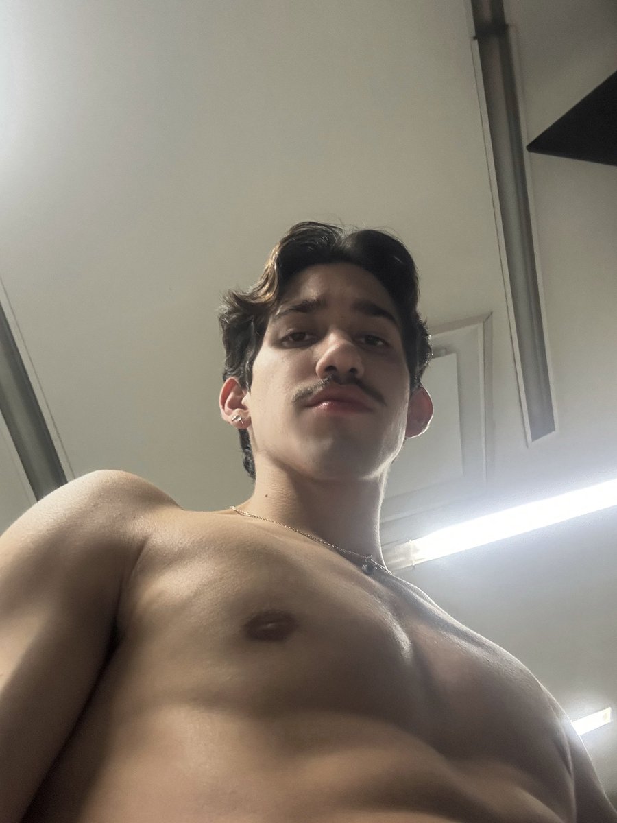 italongcock tweet picture
