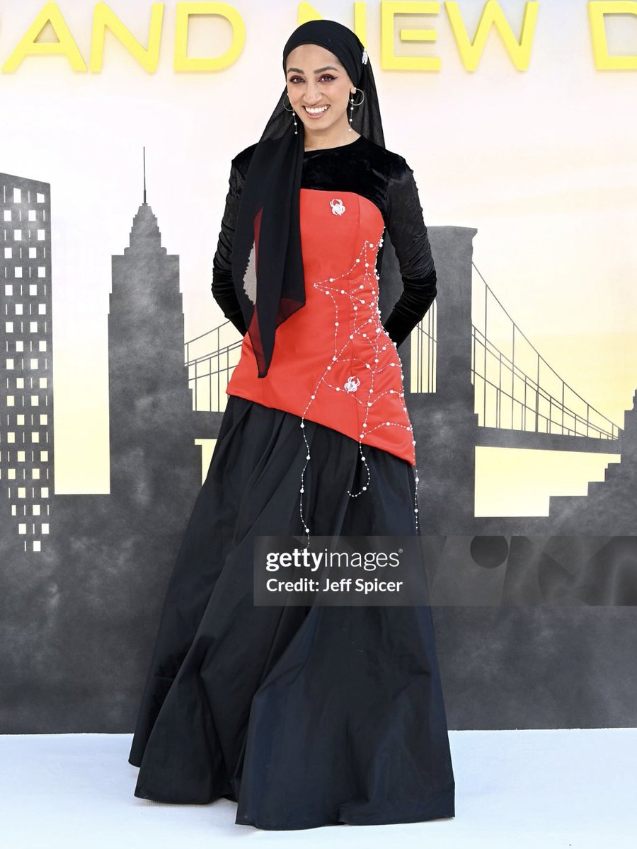 browngirlscene's tweet photo. zainab jiwa also stole the show in a raishma skirt paired with a harriet christelow corset covered in a web of pearls 🦪 and this mehndi design is really the cherry on top! https://t.co/r0oGpmfR9N