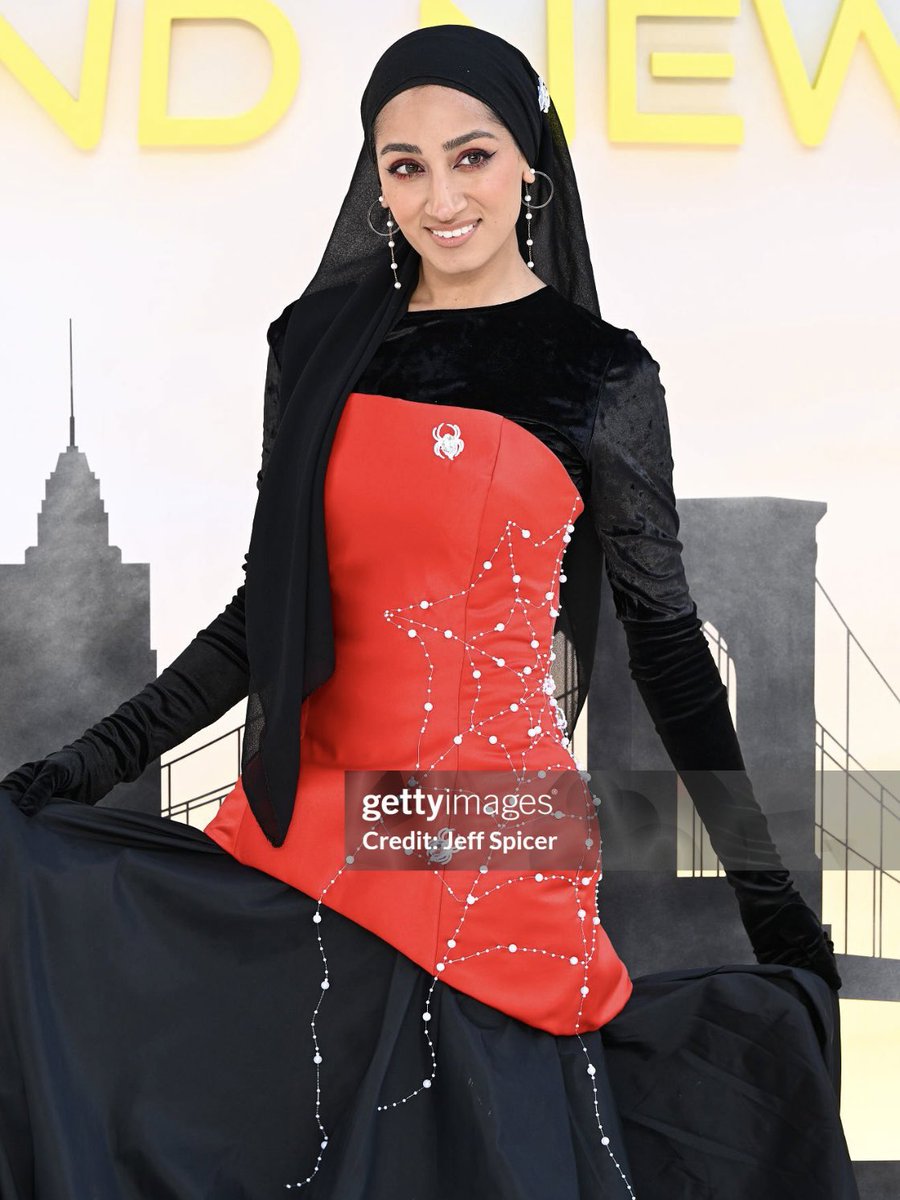 browngirlscene's tweet photo. zainab jiwa also stole the show in a raishma skirt paired with a harriet christelow corset covered in a web of pearls 🦪 and this mehndi design is really the cherry on top! https://t.co/r0oGpmfR9N