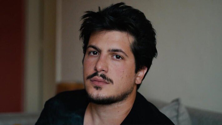 mark_elian_'s tweet photo. "حزب الله" حوّل الطائفة الشيعيّة الكريمة إلى طائفة منبوذة - أعتذر عن قسوة التعبير - في نظر الطوائف الأخرى. ما حصل مع الممثّل محمّد الدايخ، أي رفض تأجيره شقّة في منطقة مسيحيّة، هو ردّة فعل على الفعل. الفعل هو مقتل بيار معوّض وزوجته في عين سعادة. والفعل أيضاً هو غارة الحازميّة. والفعل كذلك هو إصرار "حزب الله" على إخفاء مسؤوليه وعناصره بين المدنيّين. لذلك، ولأنّني أحترمه وأقدّر فنّه، أنصح الأستاذ محمّد بتوجيه انتقاده إلى الجهة المسؤولة.