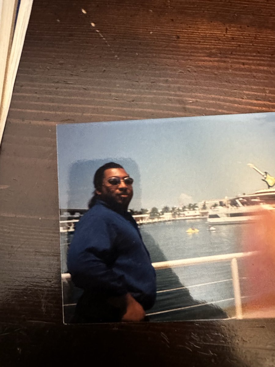 curuso's tweet photo. @Kitkat19872 @cocoabeautie83 @ModestyQueen19 Since it’s Thursday I’m going to use some throwback pictures to tell you how wrong you are…The first picture is after swimming in Miami the second one is at the club in Miami…I bought my first ex-wife a beauty shop…So I know the difference between protective and Lazy… https://t.co/JWwS4MS3Cy