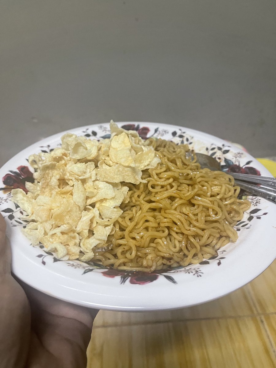 JawiNeko's tweet photo. Jangan lupa sarapan ya teman.
Sarapanku sebatas ini karena males ke kantin🫠 https://t.co/7BW4sS99MT