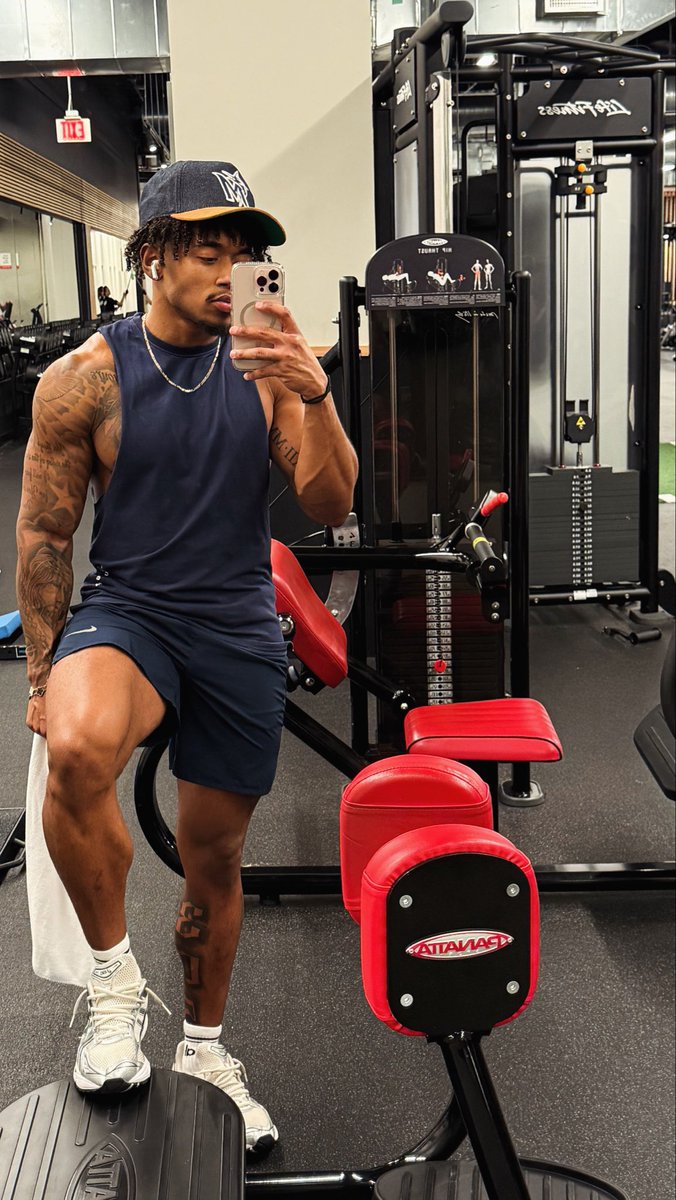 SmoothGio's tweet photo. Gym blues https://t.co/burvw8VYvZ