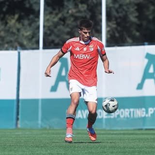 InformGlorious2's tweet photo. André Vakulyuk está de saída do SL Benfica. Obrigado, André! https://t.co/Nhi97r2tvU