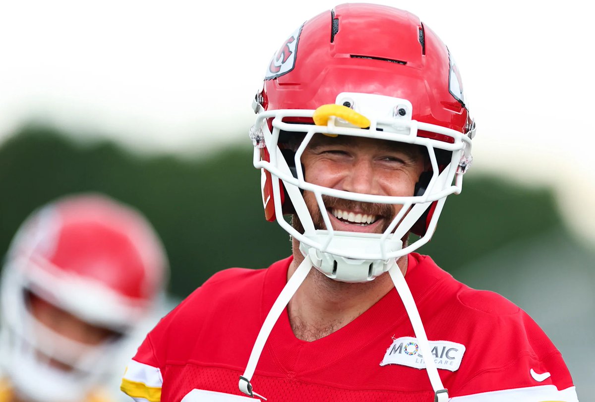 87KillaT's tweet photo. today @ training camp ✨ https://t.co/8Rk2pw4Avf