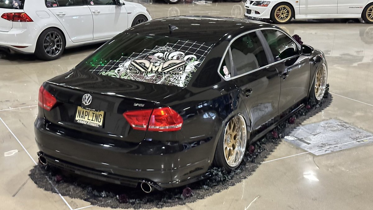 Koschimoto1's tweet photo. All set up for Otakon! If you’re at the con, come by the Gaming hall to check out my display :D

#nimegary #niminightmare #otakon #kawaiifitment #DiviD #itasha https://t.co/UnYkYct2Cn