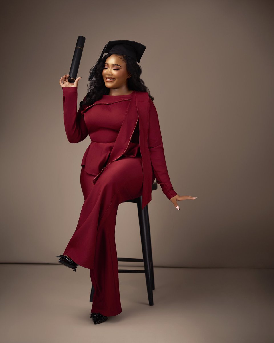 janeeadaugo's tweet photo. https://t.co/H3tDUtW8XC. (Hons.) Computer Science 🎓 https://t.co/2Z49zK6cmg