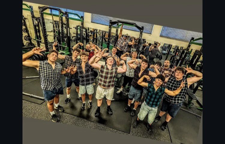 EvanMartynowicz's tweet photo. Flannel Thursday today at morning lift with the team. Super fun lift! Love  improving with the team! More work to do! 🔥💪  #RubioFamily #ToeTheLine #Classif2028 #Lift 
 
@TheChrisRubio @ZackJenkins99 @TheChrisRubio @D_ferriswheel46 @MattOverton_LS @GP_Recruiting @ThePuntFactory https://t.co/7SK8MuC3Sa