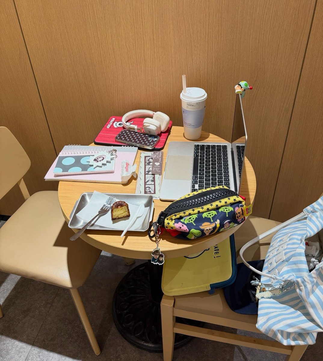 thuyndihoc's tweet photo. (Sắp) kết thúc giai đoạn ác mộng 😔📚❤️‍🔥📝📈 

#study #studywithme #studygram #studymotivation #motivation https://t.co/75lq9SfYIu