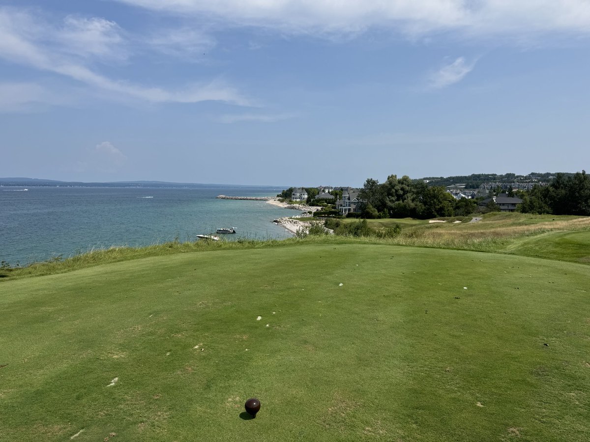 marinelayergolf's tweet photo. Heaven on earth. Bay Harbor showing out 🍻 cheers https://t.co/OOTDp5StKl