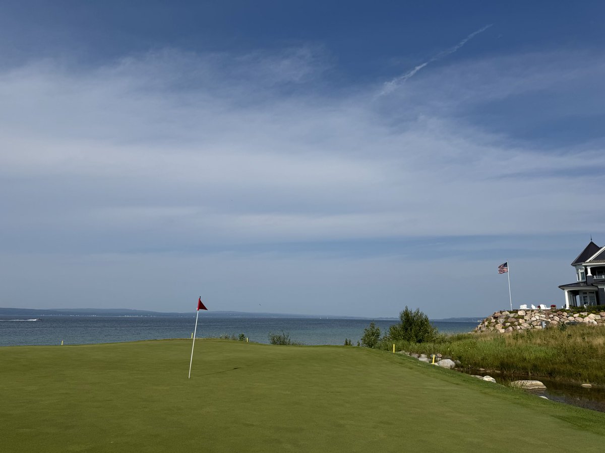 marinelayergolf's tweet photo. Heaven on earth. Bay Harbor showing out 🍻 cheers https://t.co/OOTDp5StKl