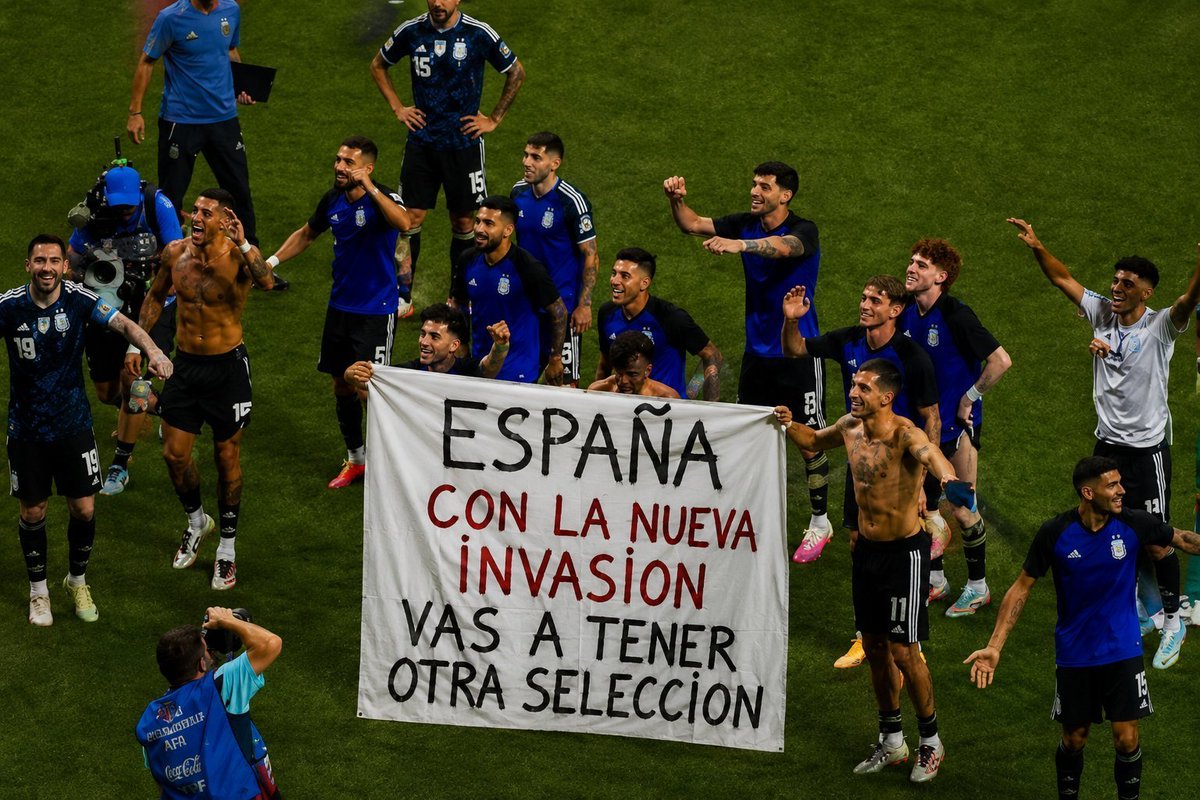 Aluucardss's tweet photo. @WeAreRCDE @GusCGE_22 Felicitaciones ya pronto podrán armar una segunda selección como Francia JAJAJAJAJAJAJAJAJAJAJAA https://t.co/LUGpCiW5rG