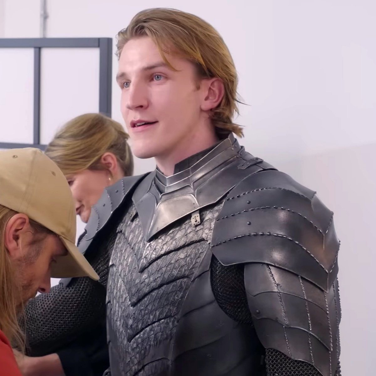 thinkerewan's tweet photo. this elf prince knight face https://t.co/1eisPn6oEH