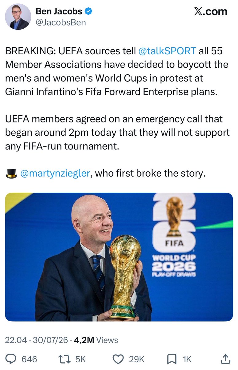 FandomID_'s tweet photo. Kabar gempar sih ini, UEFA mau boikot Piala Dunia yg dikelola FIFA

Anggota UEFA itu 55, “hanya” seperempat dr total 211 anggota FIFA

Tapi, anggotanya ya negara2 besar sepakbola, secara prestasi maupun industrinya

Sponsor jg sukanya kl Eropa ikut main, krn daya beli warganya tinggi

Kenapa mereka boikot?

Karena FIFA berencana membentuk FIFA Forward Enterprise, untuk mengelola hak komersil dan operasional dg menjual saham minoritas 20% dari nilai 20 milliar dollar kpd investor luar.

Kalau UEFA tetap boikot, lalu agenda jalan, apakah ada investor luar yg mau masuk? 😱😱😱

Menurutku pribadi kalau negara sepakbola besar Eropa ga masuk Piala Dunia sih bakalan anyep 😂

Meski Argentina juara dunia 2022, bisa dibilang keberadaan negara2 Eropa yg membuat Piala Dunia kompetitif