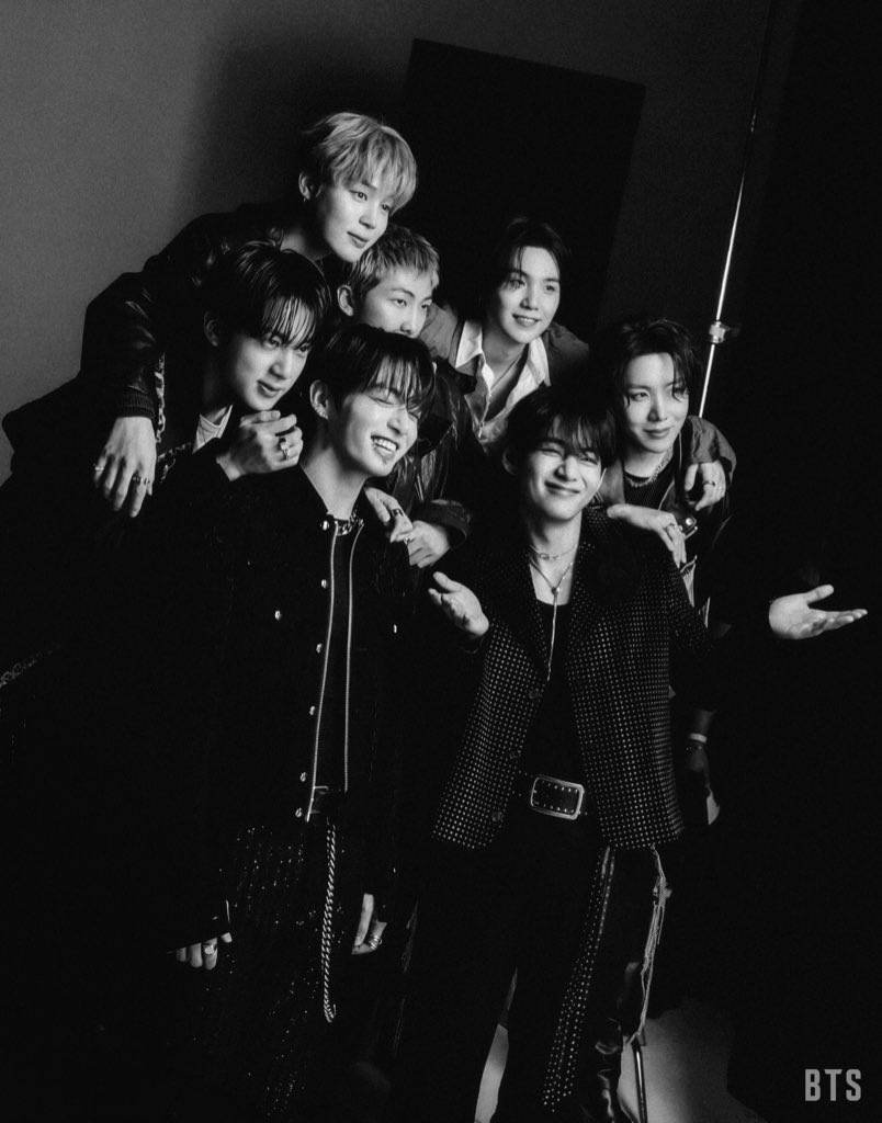tksovers's tweet photo. "ARIRANG" officially takes the crown as the FASTEST Album in History to have all its Songs reaching 200 Million streams on Spotify !! https://t.co/E6iSt03fB4