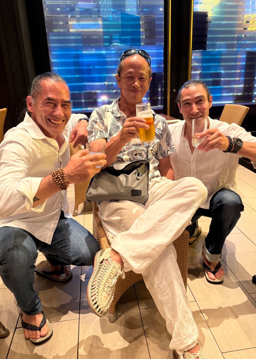 AunkaiT's tweet photo. 2029.7.29 Kishinkai のLeoさん企画のworkshop。終わった後の皆様の表情が良いですね☺️
参加者の中にはパラリンピック出場の経験者の方も。
また、Leoさんの弟さんも参加され、Akuzawa先生と久しぶりの再会を楽しんでいたようです。
#武術 #武道 #丹田 #internalpower #Aunkai #budo #bujutsu https://t.co/xb4Wcd6d3Z